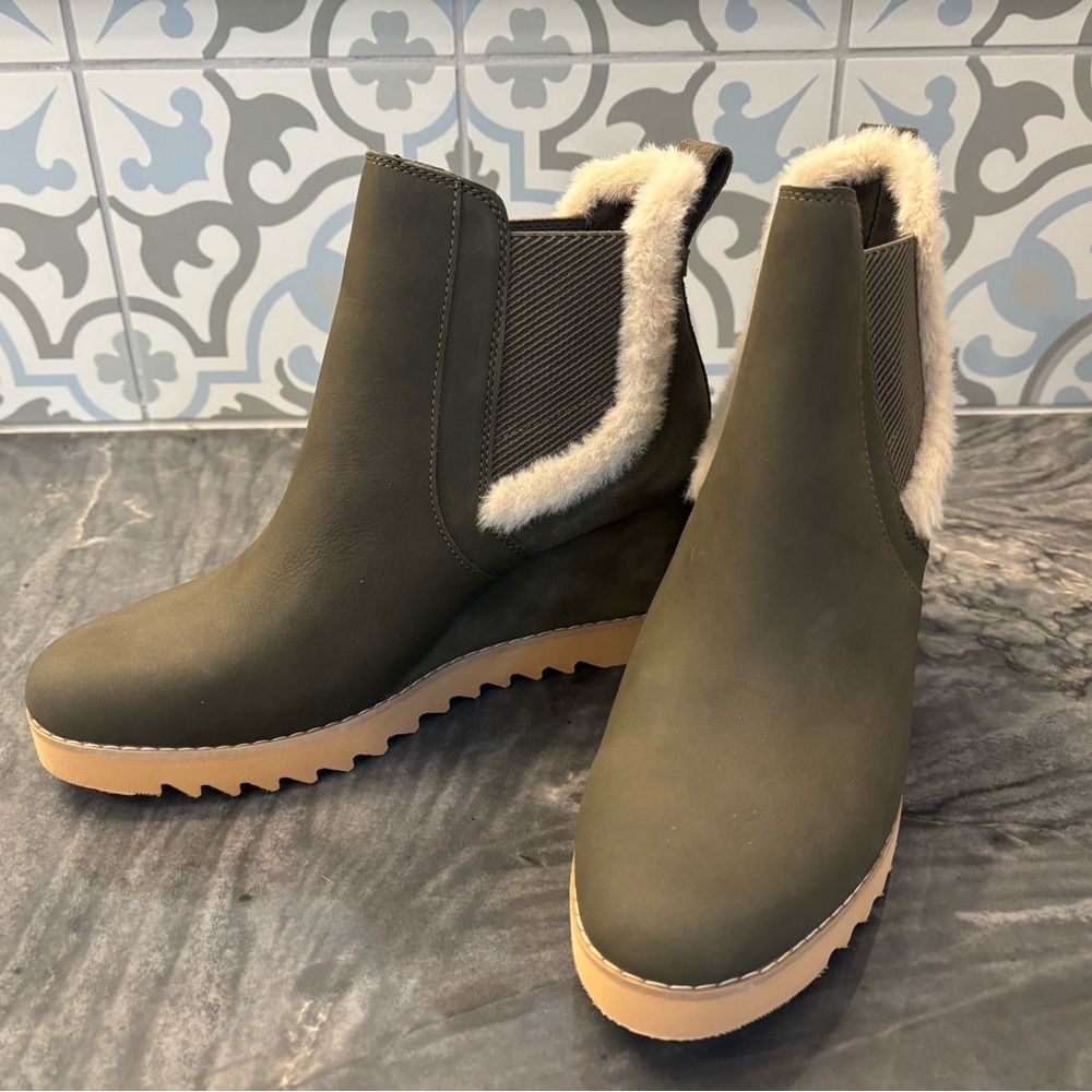 Toms wedge boots - NWT- size 9.5